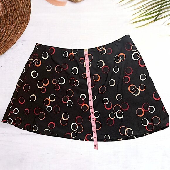 Miraclesuit Black and Circular design Swim Skirt Size Large - Picture 2 of 6